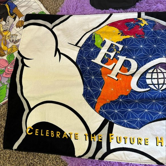 EPCOT 2000 CELEBRATE THE FUTURE HAND IN HAND TOWEL - Picture 5 of 5